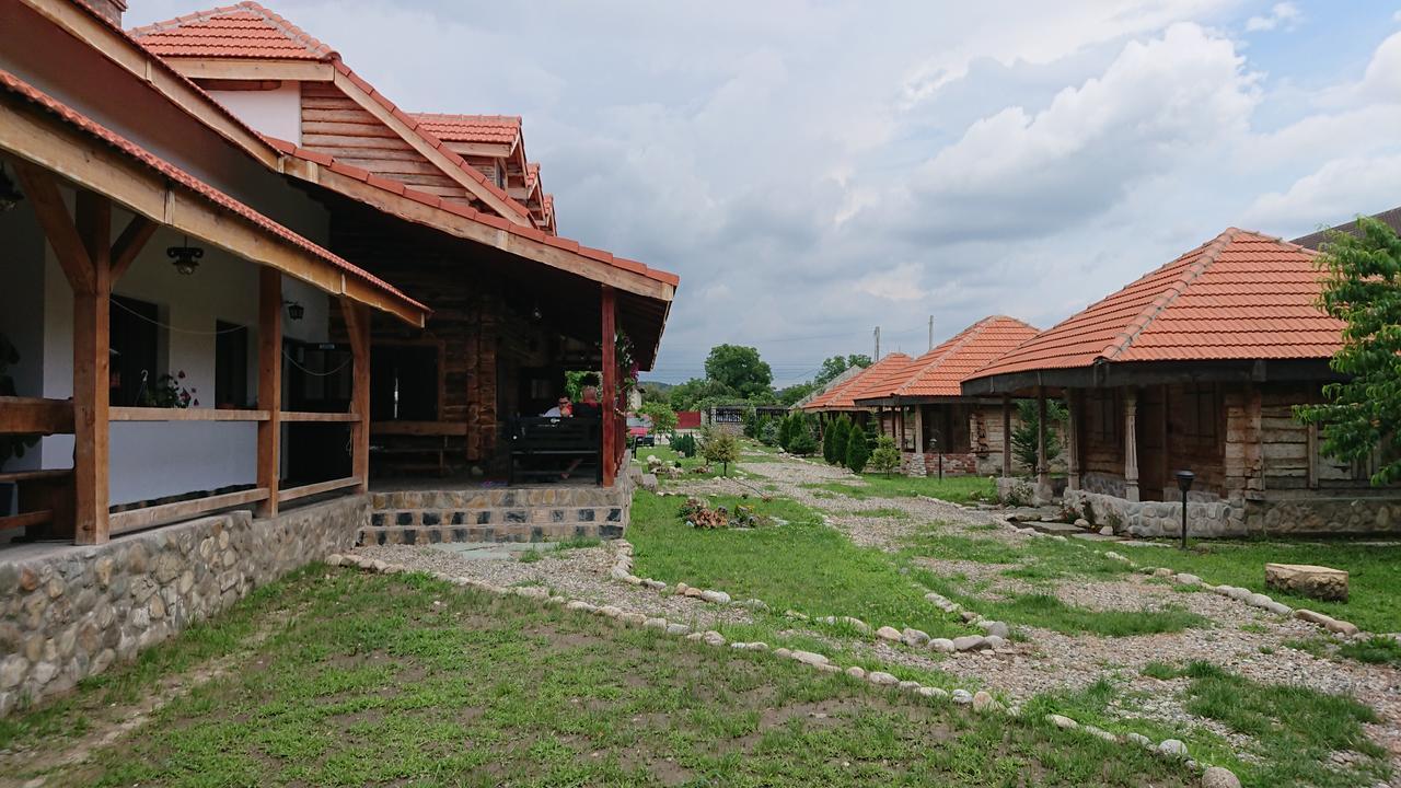 Satul Traditional Runcu  Kültér fotó